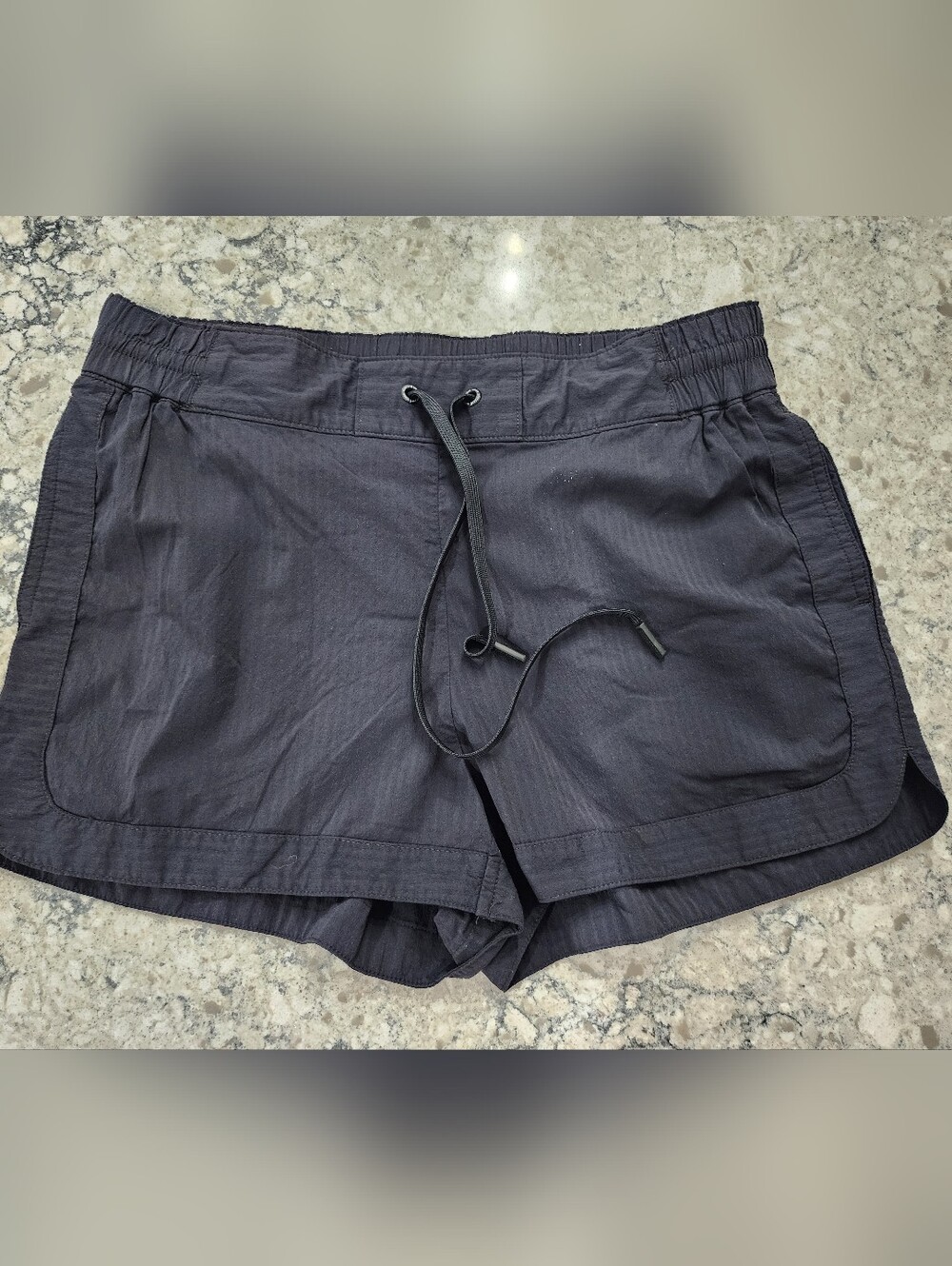 Vineyard Vines Black Elastic Waist Preformance Shorts with Drawstring. Medium